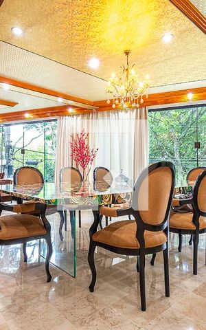 Casa à venda com 440m², 4 quartos e 4 vagas Casa à venda com 440m², 4 quartos e 4 vagasSala
