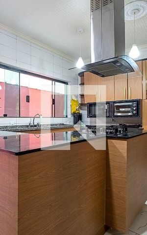 Casa à venda com 440m², 4 quartos e 4 vagas Casa à venda com 440m², 4 quartos e 4 vagasCozinha