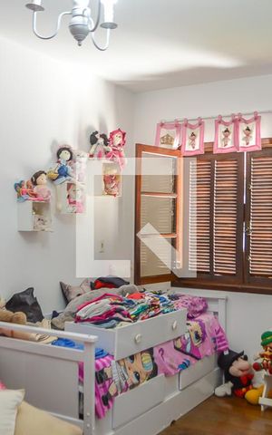 Casa à venda com 500m², 4 quartos e 6 vagas Casa à venda com 500m², 4 quartos e 6 vagasQuarto 4 - Suíte