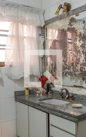 Casa à venda com 500m², 4 quartos e 6 vagas Casa à venda com 500m², 4 quartos e 6 vagasBanheiro da Suíte