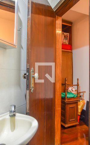 Casa à venda com 500m², 4 quartos e 6 vagas Casa à venda com 500m², 4 quartos e 6 vagasBanheiro da Suíte 2
