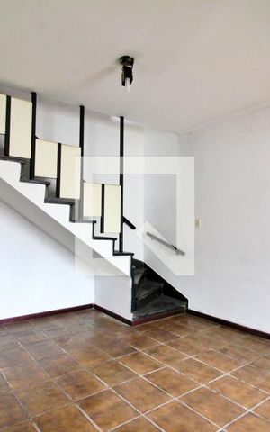 Casa à venda com 200m², 2 quartos e 2 vagasSala