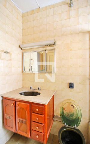 Casa à venda com 200m², 2 quartos e 2 vagasBanheiro 1