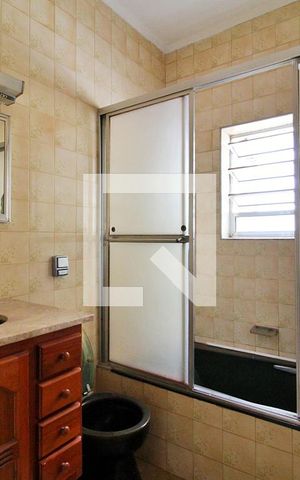 Casa à venda com 200m², 2 quartos e 2 vagasBanheiro 1