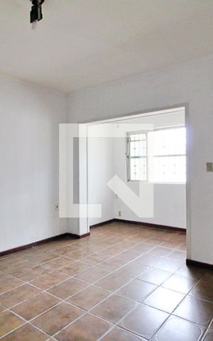 Casa à venda com 200m², 2 quartos e 2 vagasSala