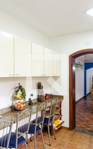 Casa à venda com 167m², 3 quartos e 2 vagas Casa à venda com 167m², 3 quartos e 2 vagasCozinha