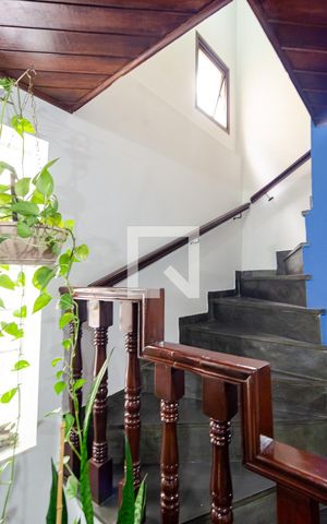 Casa à venda com 167m², 3 quartos e 2 vagas Casa à venda com 167m², 3 quartos e 2 vagasSala