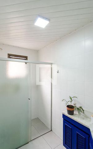 Casa à venda com 167m², 3 quartos e 2 vagas Casa à venda com 167m², 3 quartos e 2 vagasBanheiro da Suíte