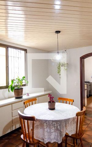 Casa à venda com 167m², 3 quartos e 2 vagas Casa à venda com 167m², 3 quartos e 2 vagasSala de Jantar