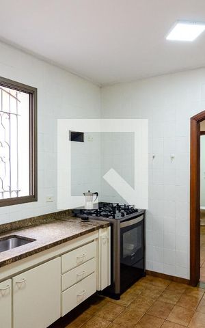 Casa à venda com 167m², 3 quartos e 2 vagas Casa à venda com 167m², 3 quartos e 2 vagasCozinha