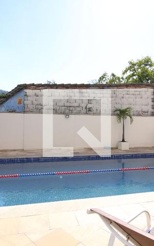 Apartamento à venda com 100m², 4 quartos e 2 vagasÁrea comum - Piscina