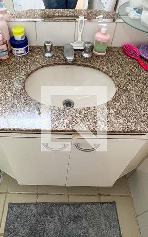 Apartamento para alugar com 75m², 2 quartos e 2 vagasBanheiro do Quarto 1