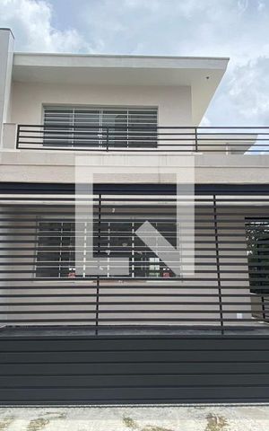 Casa à venda com 310m², 5 quartos e 4 vagasFachada