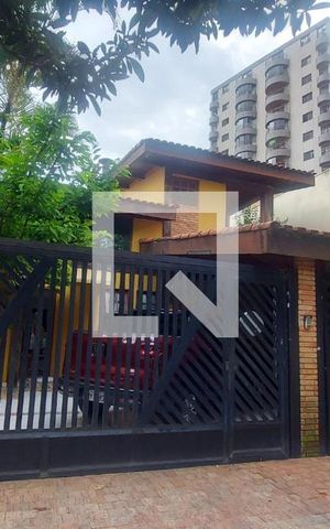 Casa à venda com 460m², 3 quartos e 4 vagasFachada 