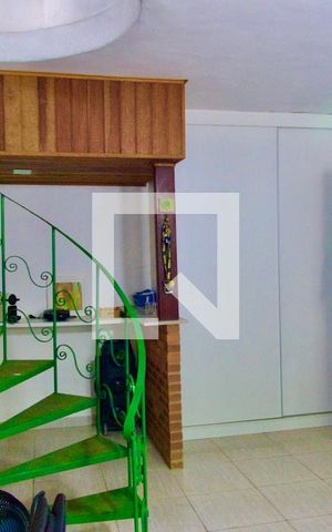 Casa à venda com 300m², 6 quartos e 2 vagas Casa à venda com 300m², 6 quartos e 2 vagasSuíte anexo