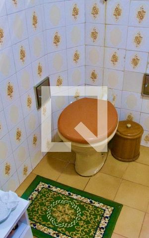 Casa à venda com 300m², 6 quartos e 2 vagas Casa à venda com 300m², 6 quartos e 2 vagasQuarto