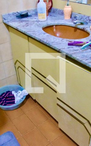 Casa à venda com 300m², 6 quartos e 2 vagas Casa à venda com 300m², 6 quartos e 2 vagasSuíte banheiro