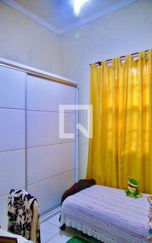 Casa à venda com 300m², 6 quartos e 2 vagas Casa à venda com 300m², 6 quartos e 2 vagasQuarto