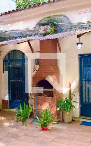 Casa à venda com 300m², 6 quartos e 2 vagas Casa à venda com 300m², 6 quartos e 2 vagasÁrea serviço