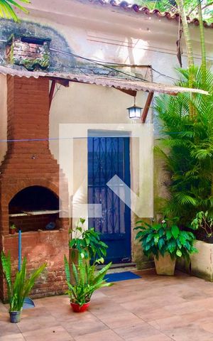 Casa à venda com 300m², 6 quartos e 2 vagas Casa à venda com 300m², 6 quartos e 2 vagasÁrea serviço