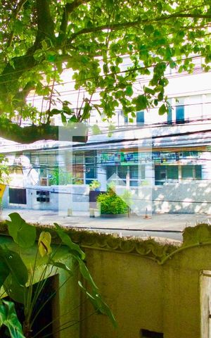 Casa à venda com 300m², 6 quartos e 2 vagas Casa à venda com 300m², 6 quartos e 2 vagasVaranda vista