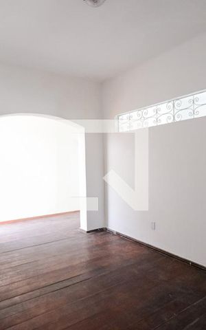 Casa à venda com 250m², 3 quartos e 2 vagas Casa à venda com 250m², 3 quartos e 2 vagasSala
