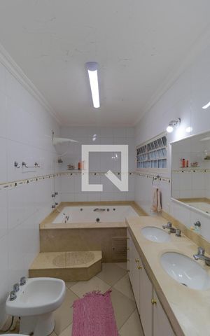 Casa à venda com 212m², 3 quartos e 5 vagasBanheiro da Suíte