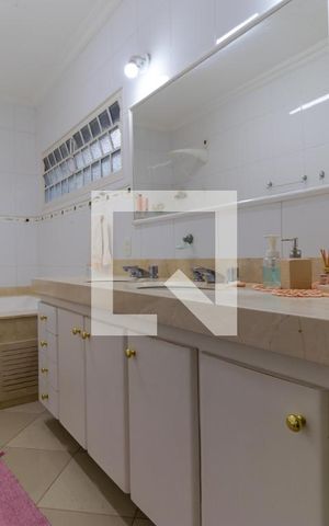 Casa à venda com 212m², 3 quartos e 5 vagasBanheiro da Suíte