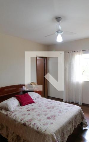 Casa à venda com 212m², 3 quartos e 5 vagasSuíte