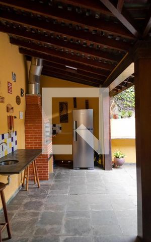 Casa à venda com 212m², 3 quartos e 5 vagasChurrasqueira