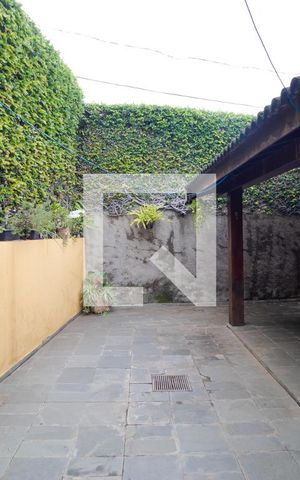 Casa à venda com 212m², 3 quartos e 5 vagasQuintal