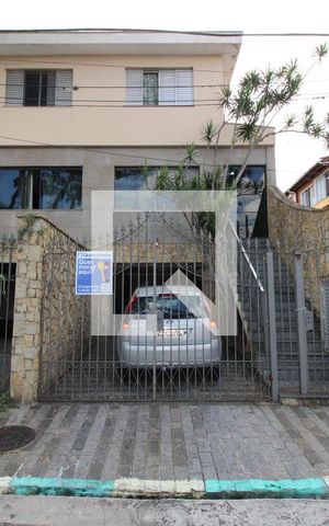 Casa à venda com 250m², 2 quartos e 3 vagasFachada