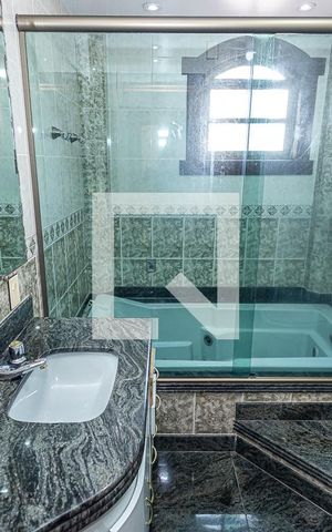 Casa à venda com 354m², 5 quartos e 5 vagasBanheiro social / hidromassagem