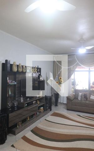 Casa à venda com 169m², 4 quartos e 2 vagasSala
