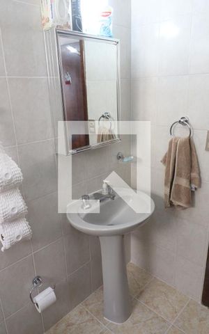Casa à venda com 169m², 4 quartos e 2 vagasBanheiro
