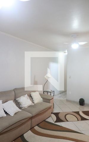 Casa à venda com 169m², 4 quartos e 2 vagasSala
