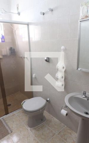 Casa à venda com 169m², 4 quartos e 2 vagasBanheiro