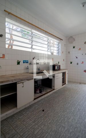 Casa à venda com 225m², 4 quartos e 3 vagas Casa à venda com 225m², 4 quartos e 3 vagasCozinha