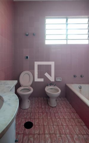 Casa à venda com 225m², 4 quartos e 3 vagas Casa à venda com 225m², 4 quartos e 3 vagasBanheiro Quarto 3 - Suíte