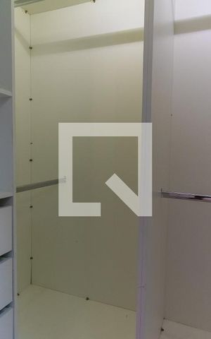 Casa para alugar com 100m², 3 quartos e 2 vagas Casa para alugar com 100m², 3 quartos e 2 vagasCloset da Suíte