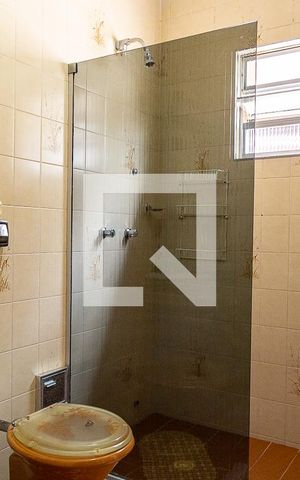 Casa à venda com 160m², 3 quartos e 2 vagas Casa à venda com 160m², 3 quartos e 2 vagasBanheiro Social