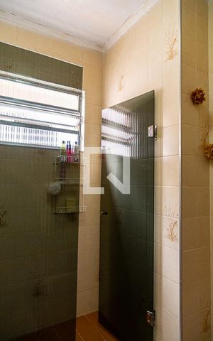 Casa à venda com 160m², 3 quartos e 2 vagas Casa à venda com 160m², 3 quartos e 2 vagasBanheiro Social