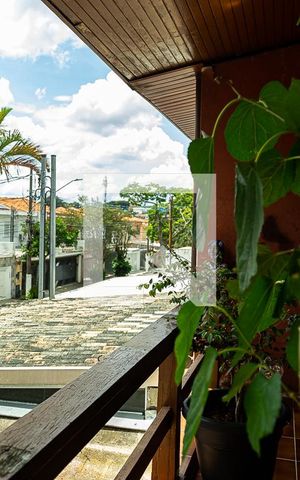 Casa à venda com 160m², 3 quartos e 2 vagas Casa à venda com 160m², 3 quartos e 2 vagasVaranda da Suíte