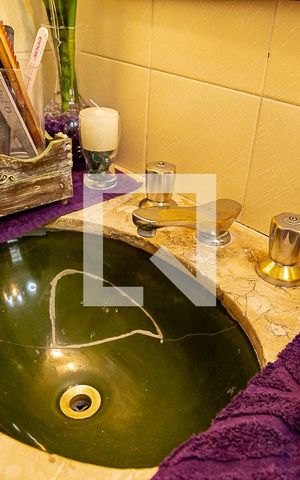 Casa à venda com 160m², 3 quartos e 2 vagas Casa à venda com 160m², 3 quartos e 2 vagasBanheiro da Suíte