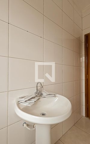 Casa à venda com 180m², 2 quartos e 2 vagasBanheiro
