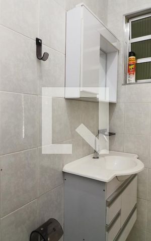 Casa para alugar com 110m², 2 quartos e 2 vagasBanheiro da Suíte