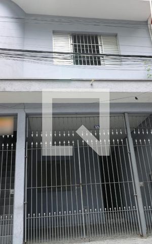 Casa para alugar com 110m², 2 quartos e 2 vagasFachada