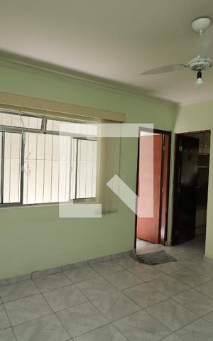 Casa para alugar com 110m², 2 quartos e 2 vagasSala