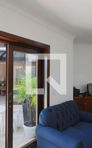 Casa à venda com 532m², 6 quartos e 4 vagasEscritório