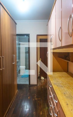 Casa à venda com 364m², 4 quartos e 6 vagas Casa à venda com 364m², 4 quartos e 6 vagasCloset suíte 2